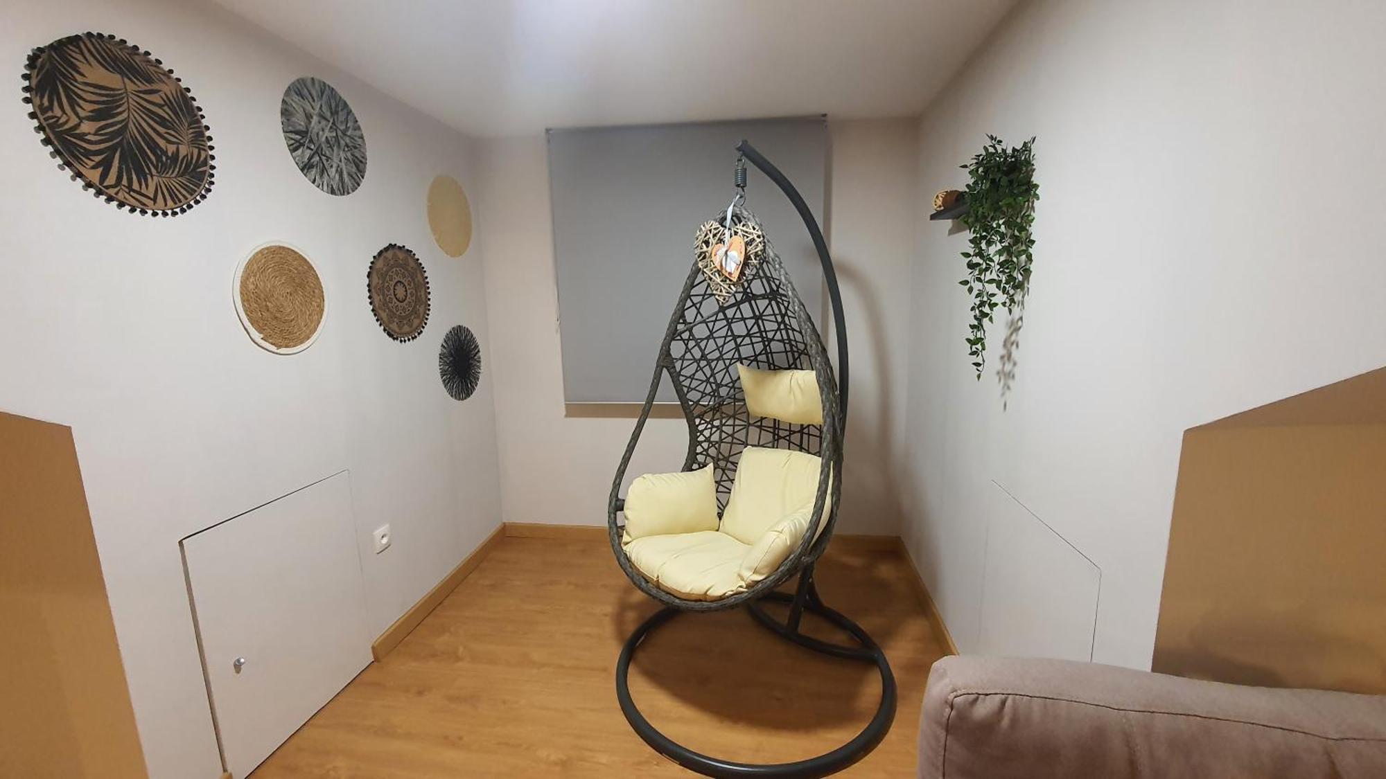 Apartment Downtown With Parking Next To Subway *