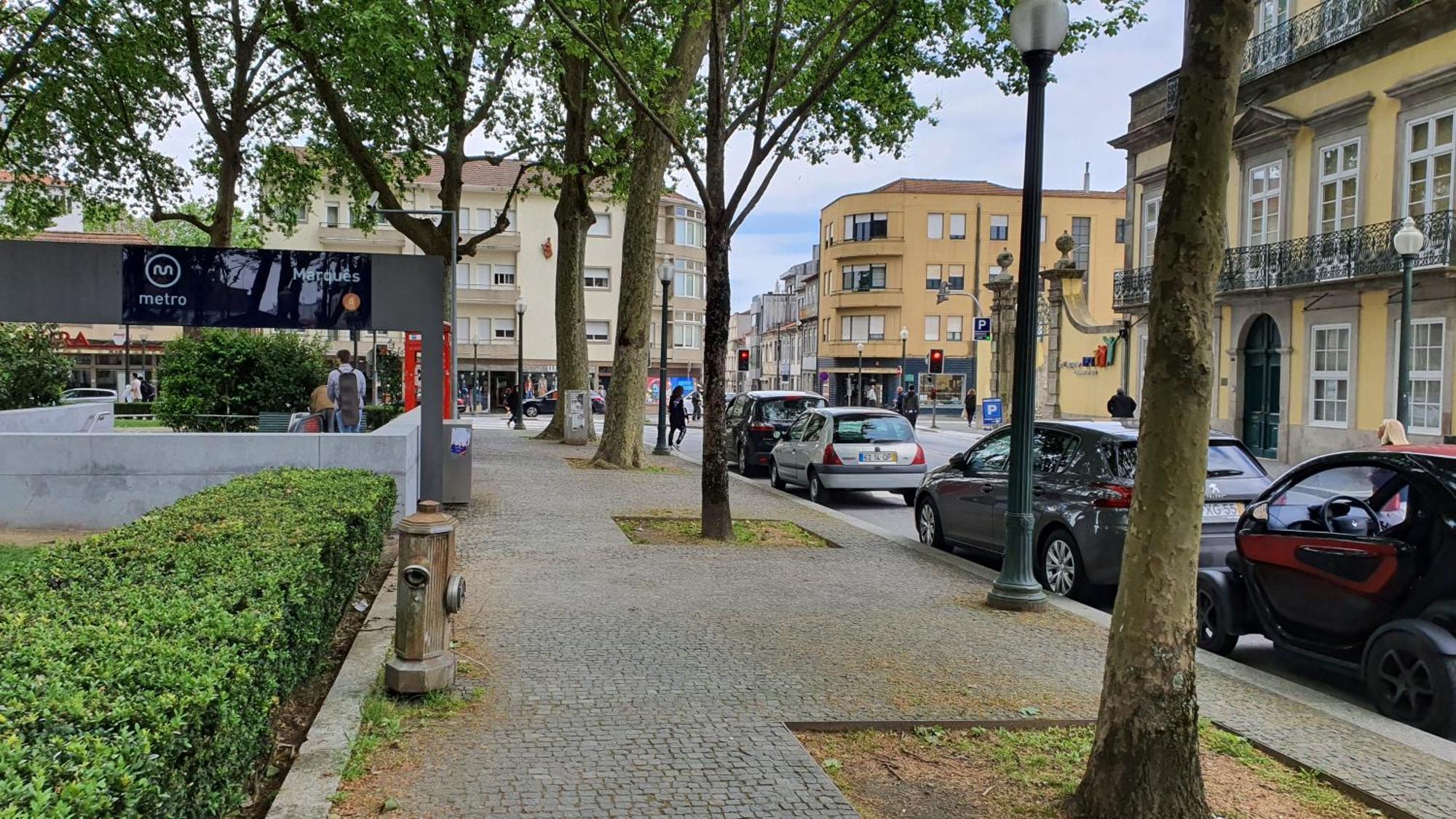Downtown With Parking Next To Subway Apartamento