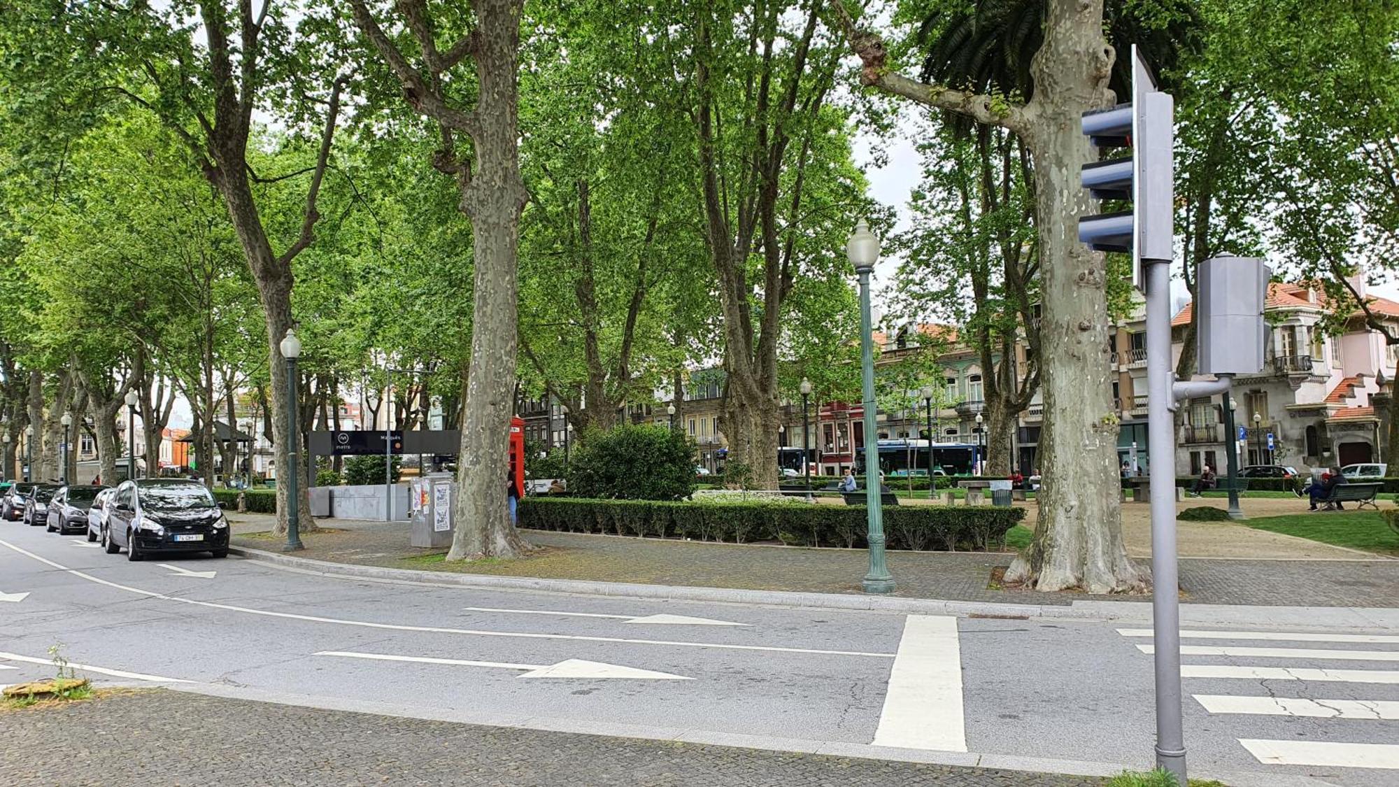 Downtown With Parking Next To Subway Apartamento